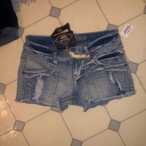 Premium buckle shorts